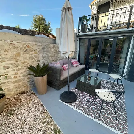 Au Centre De Nimes
