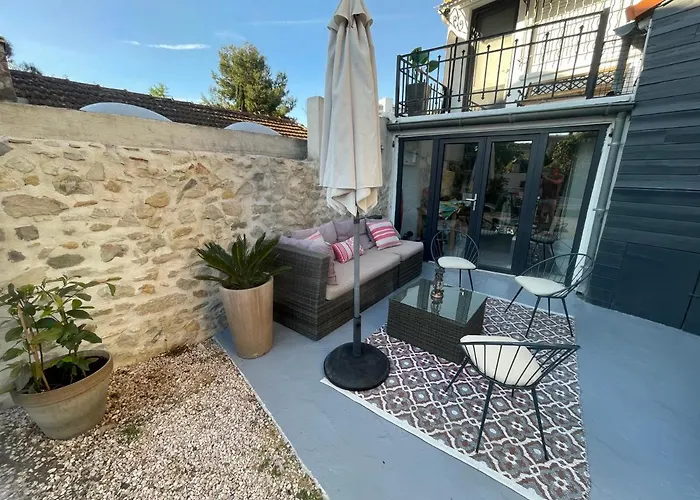 Au Centre De Nimes
